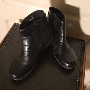 Black Clark’s Zip up Boots